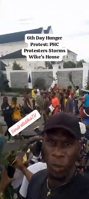 NIGERIA: PROTESTERS STORM WIKE&#039;S HOUSE IN RIVERS STATE